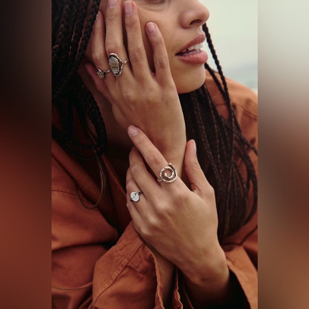 Free People 90’s Swirl Ring
